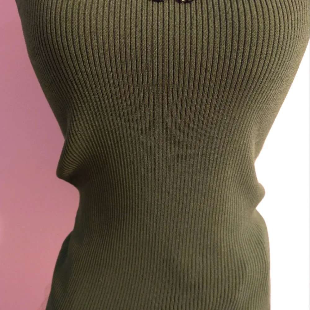 Green tank top - Picture 4 of 4